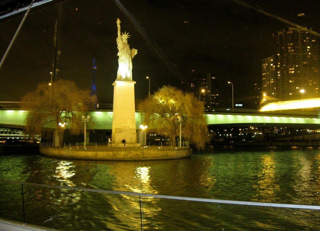 Bateau Mouche dinner cruise in Paris